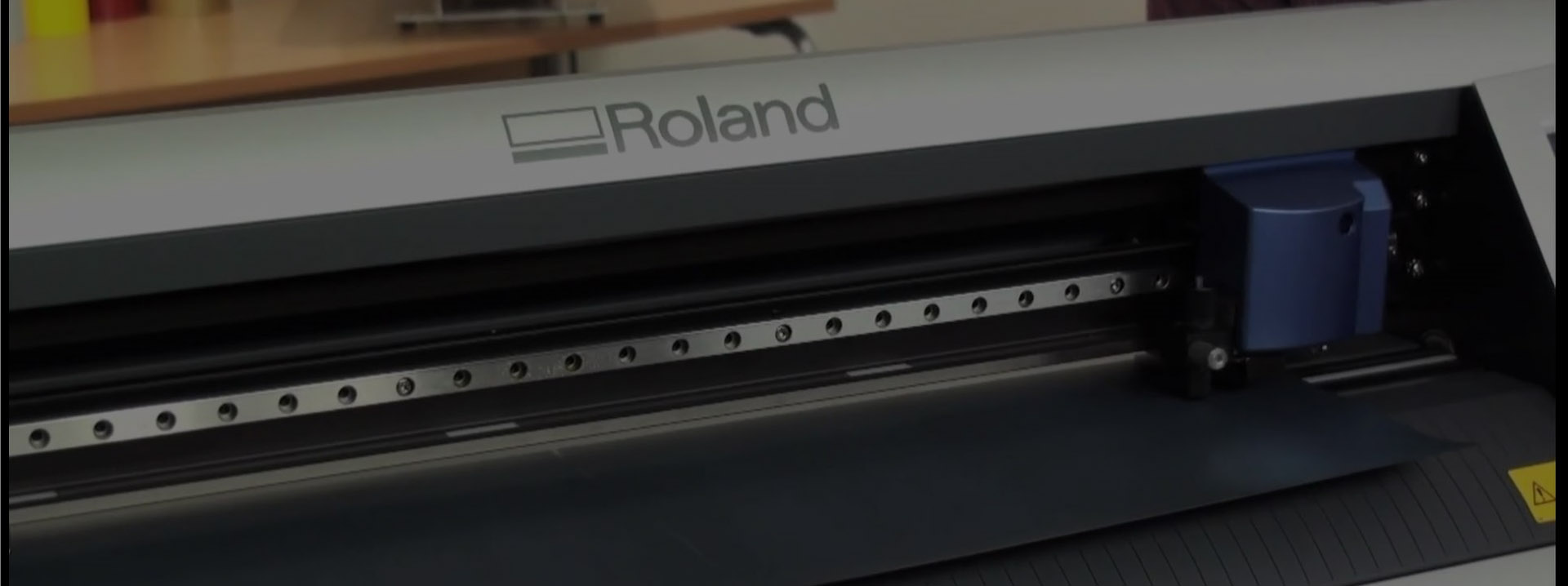 Gépi dekorfólia vágás